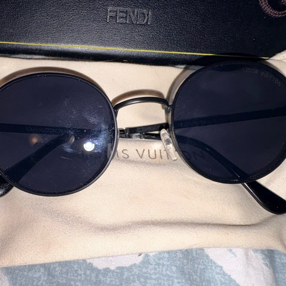 Louis Vuitton Black Round Sunglasses - Picture 3 of 15